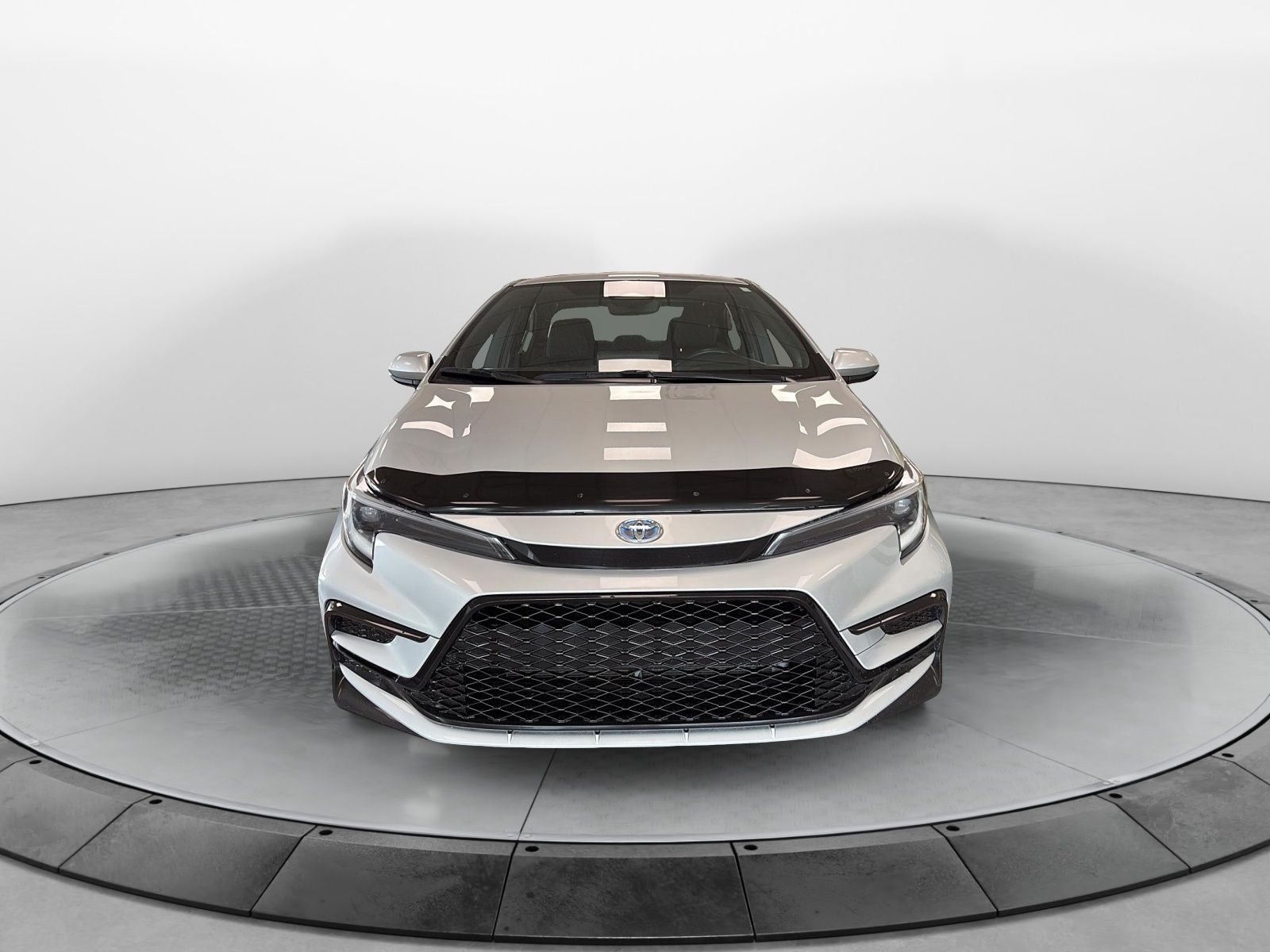 Toyota Corolla Hybrid SE 2023 — photo 2