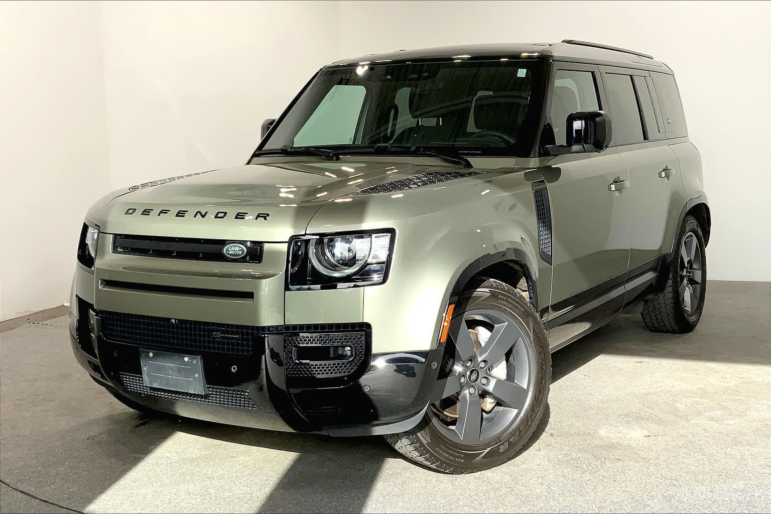 2023 Land Rover Defender 110 P400 X-Dynamic SE (2)