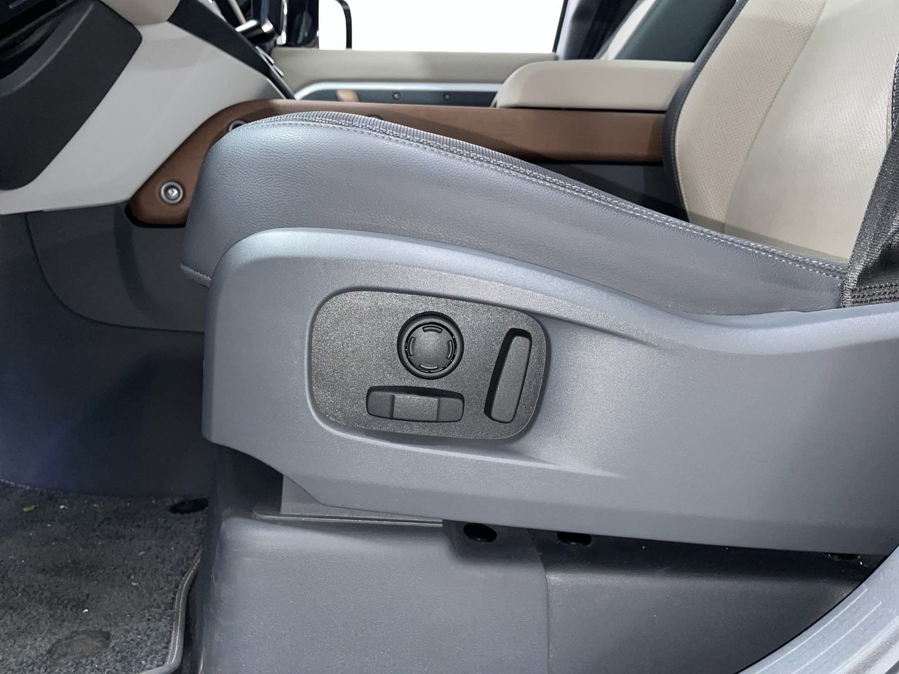 2023 Land Rover Defender in Vancouver, British Columbia
