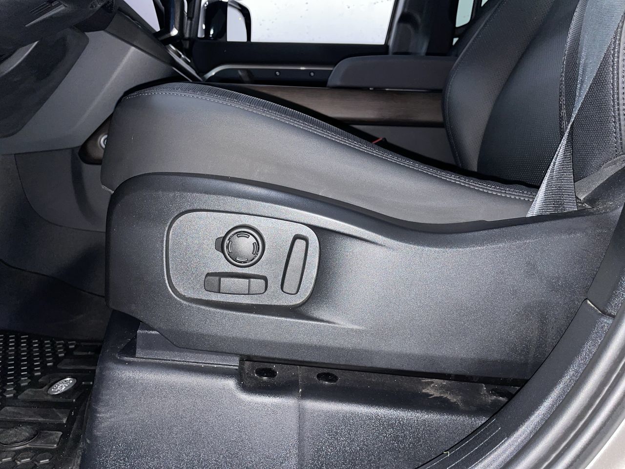 2023 Land Rover Defender in Vancouver, British Columbia
