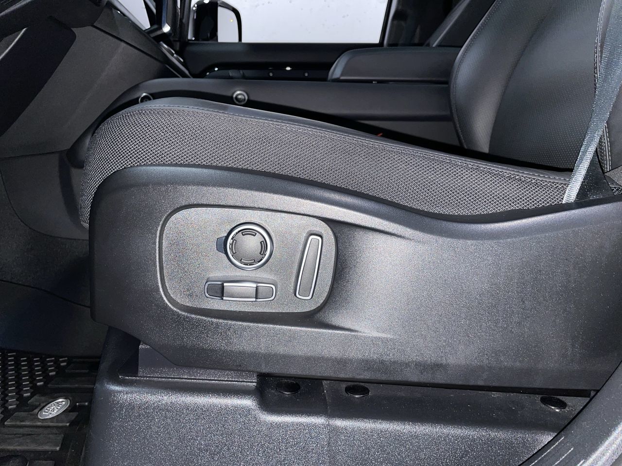 2025 Land Rover Defender