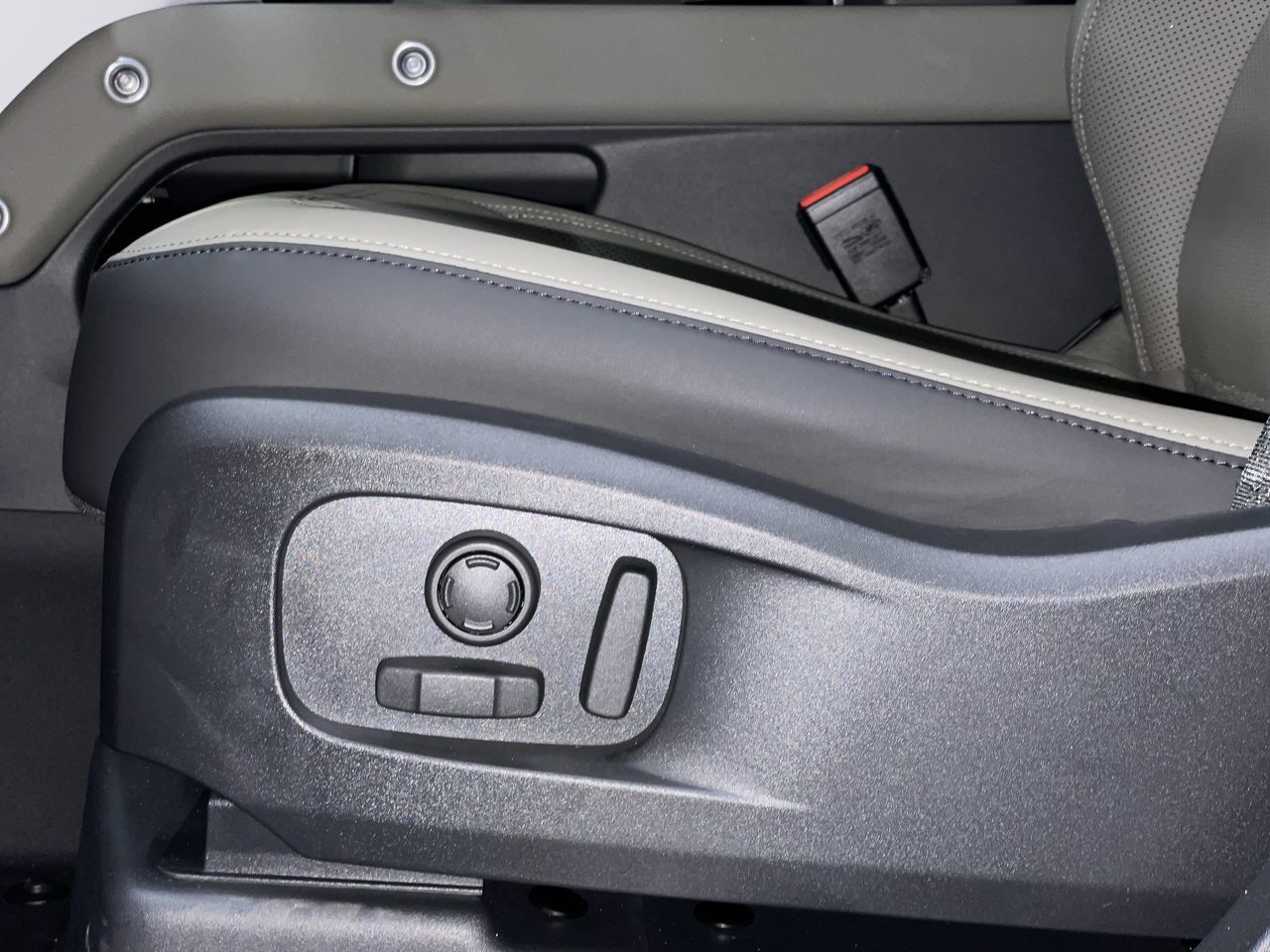 2025 Land Rover Defender