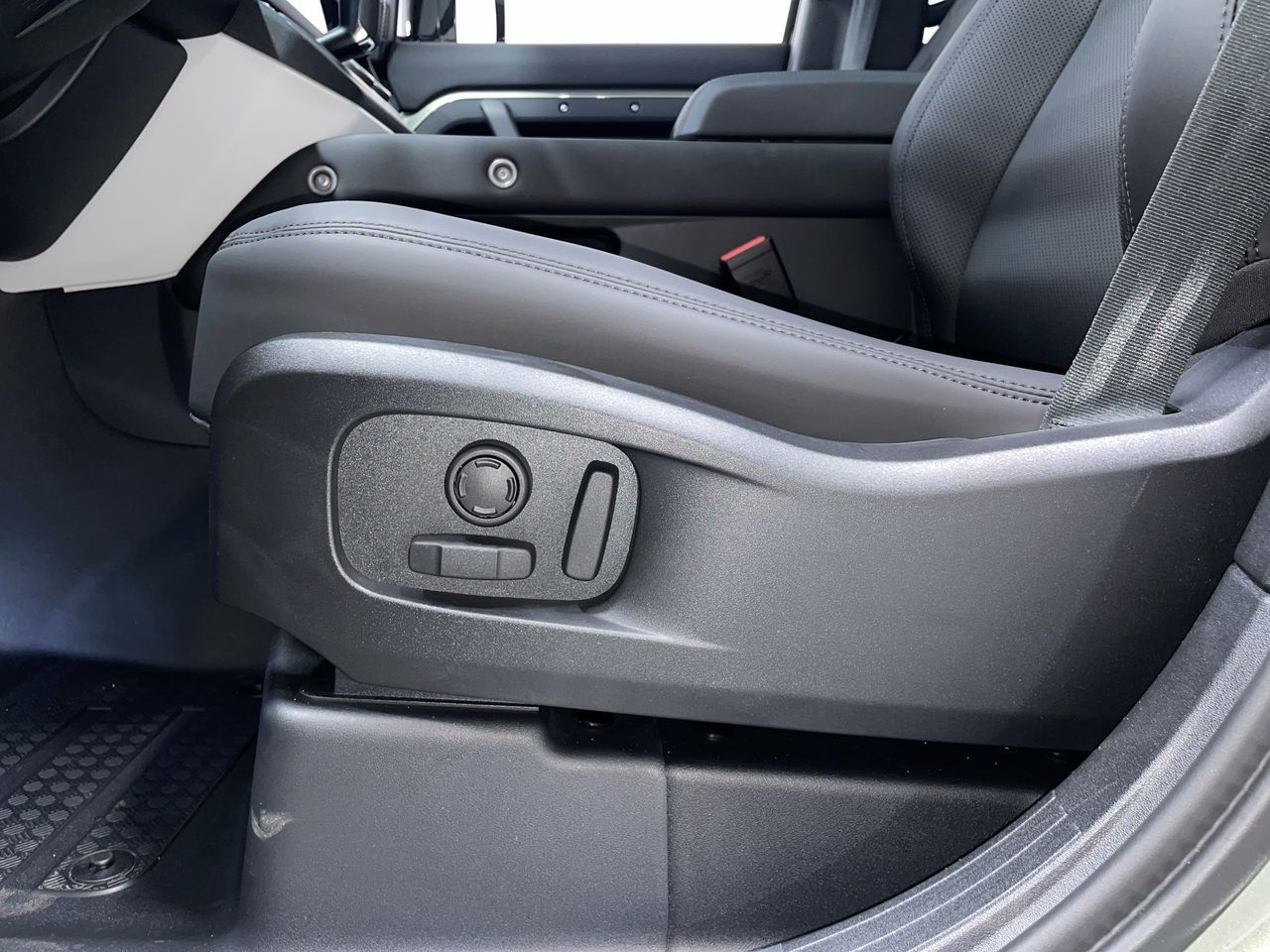 2025 Land Rover Defender