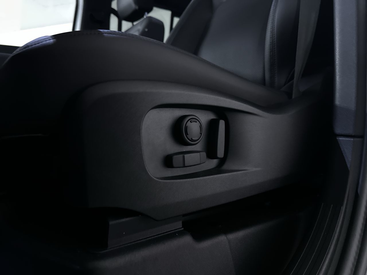 2025 Land Rover Defender 110