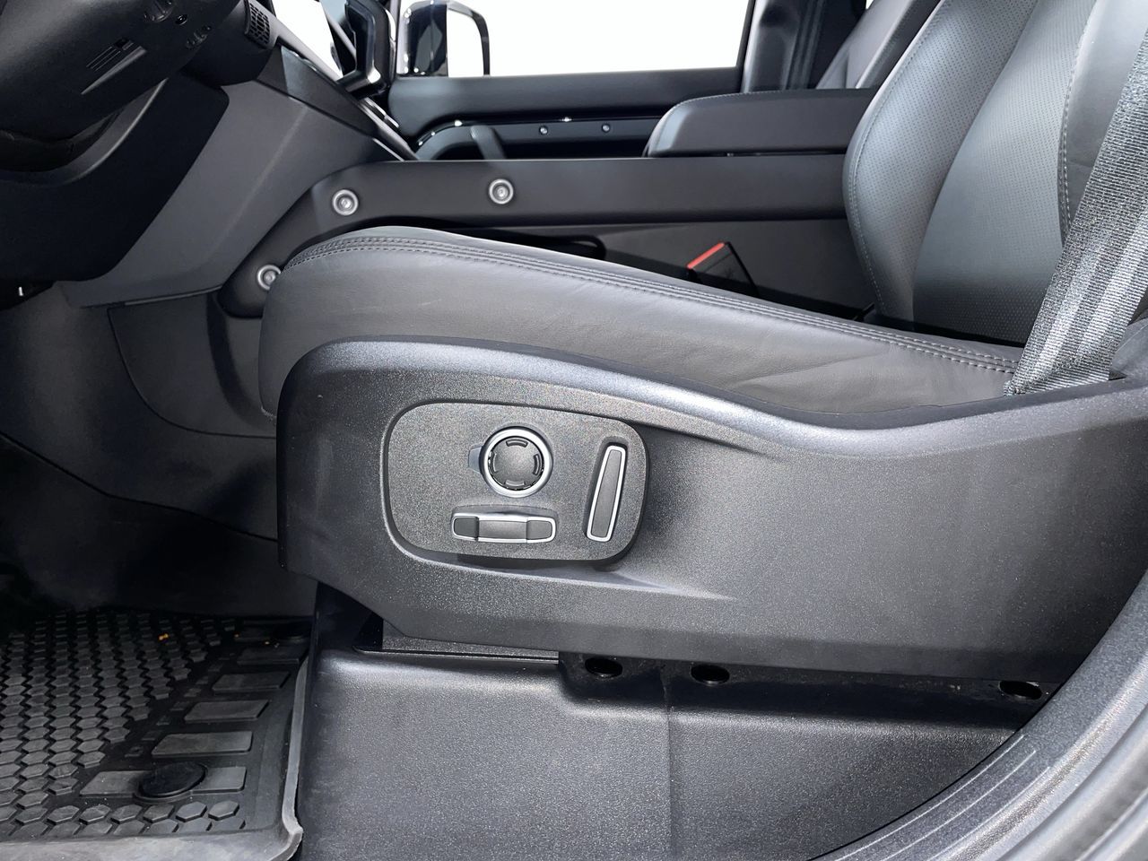 2025 Land Rover Defender