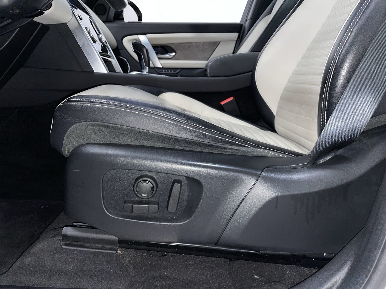 2020 Land Rover DISCOVERY SPORT in Vancouver, British Columbia