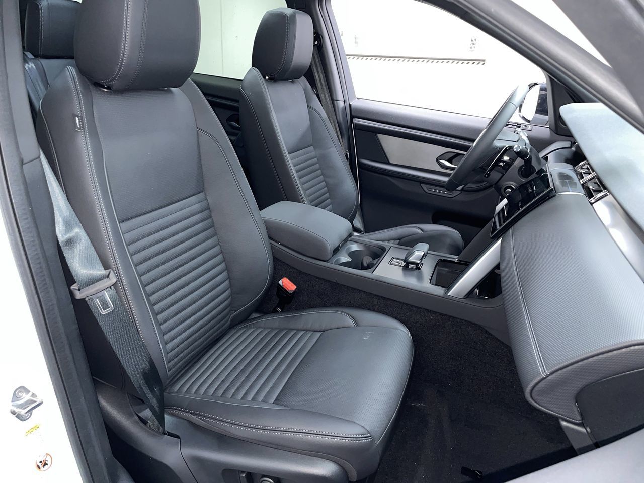 2024 Land Rover DISCOVERY SPORT in Vancouver, British Columbia