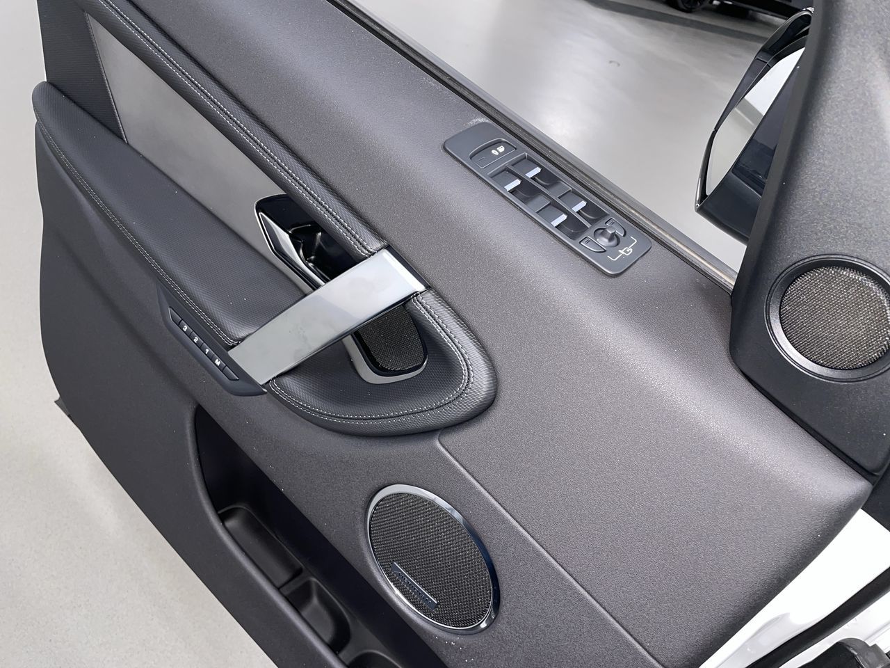 2024 Land Rover DISCOVERY SPORT in Vancouver, British Columbia