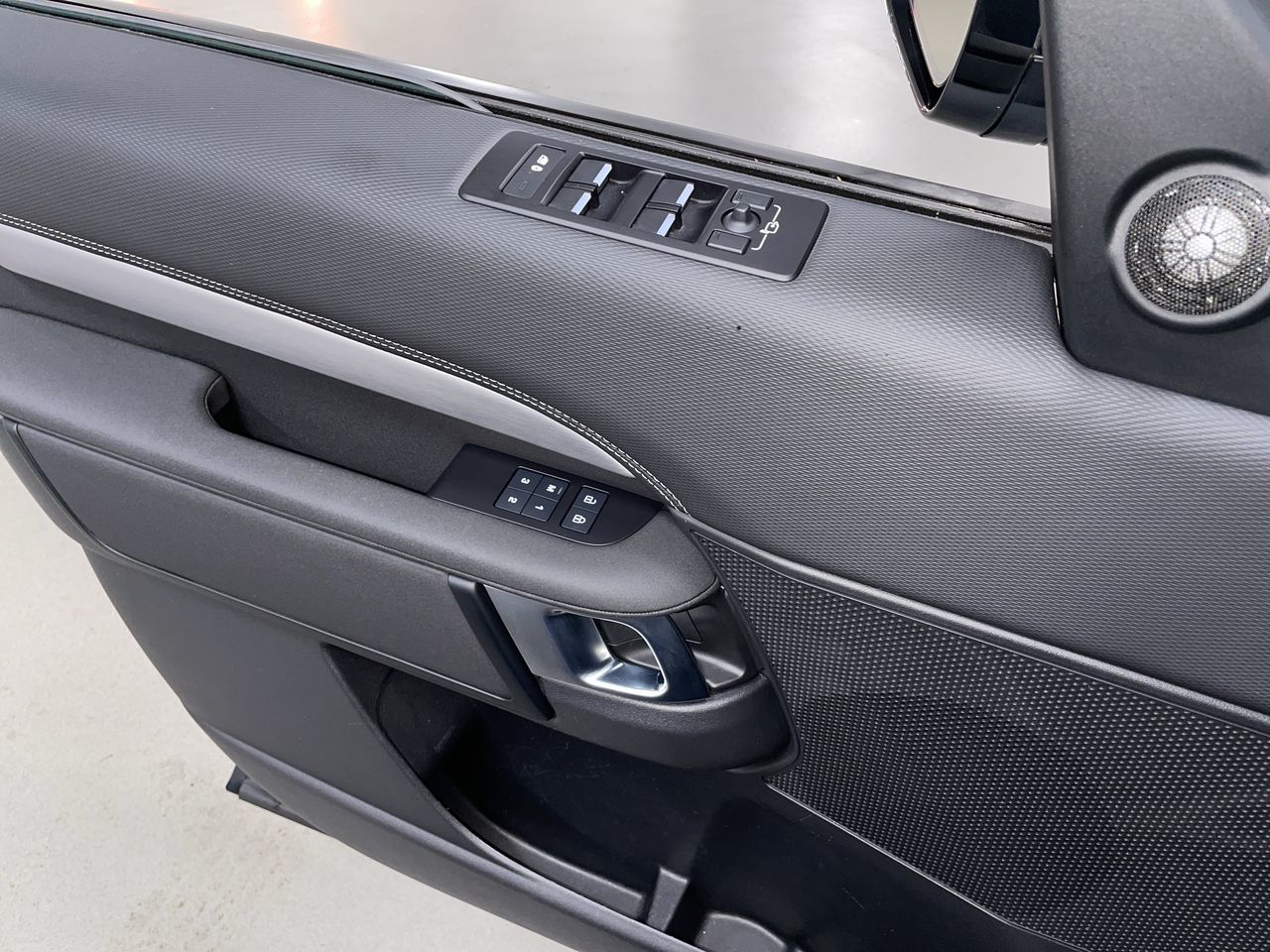 2023 Land Rover Discovery