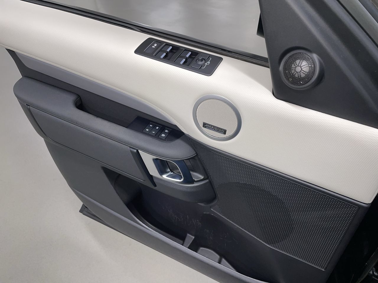 2023 Land Rover Discovery