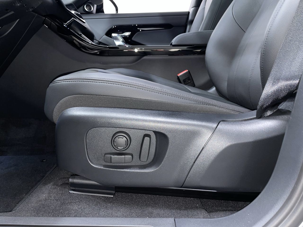 2024 Land Rover Range Rover Evoque in Vancouver, British Columbia