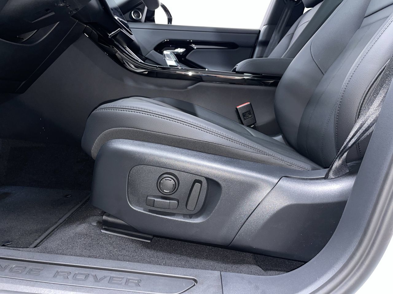 2024 Land Rover Range Rover Evoque in Vancouver, British Columbia
