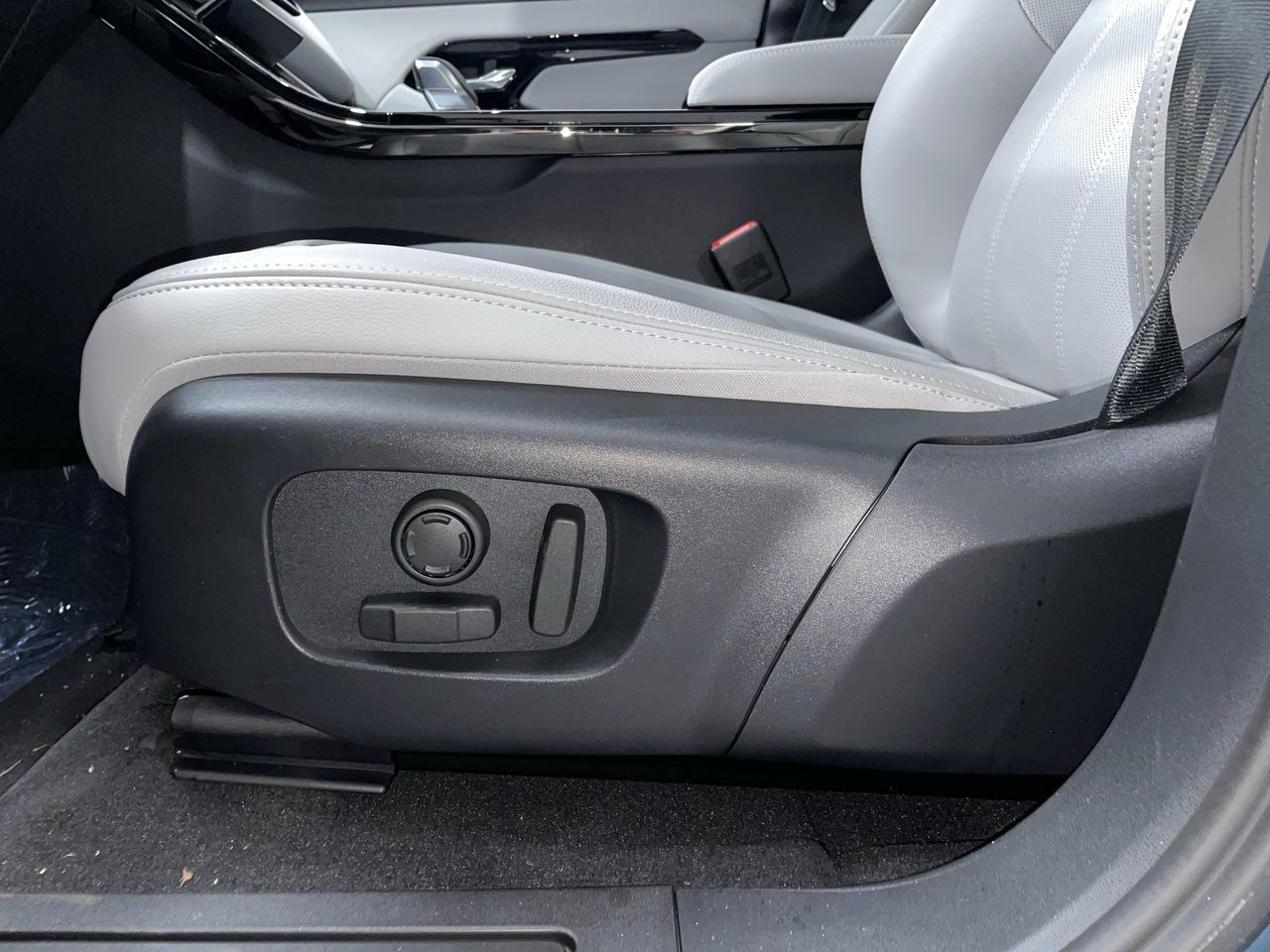 2024 Land Rover Range Rover Evoque in Vancouver, British Columbia