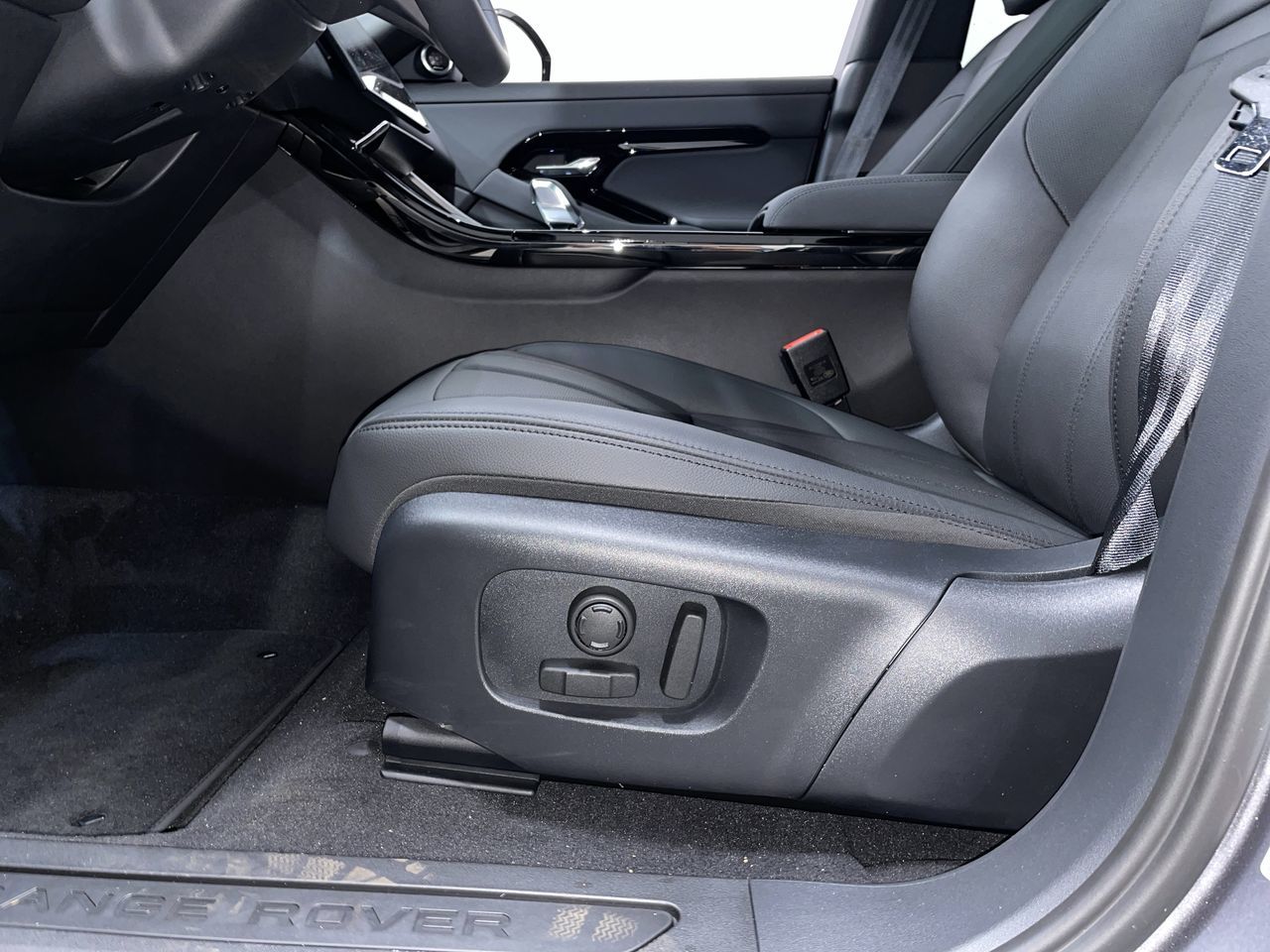2024 Land Rover Range Rover Evoque in Vancouver, British Columbia