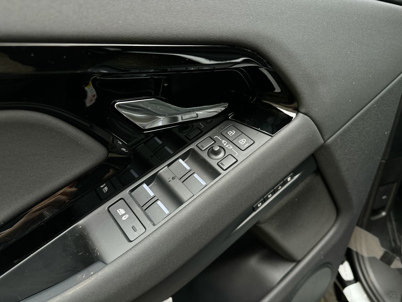 2025 Land Rover Range Rover Evoque