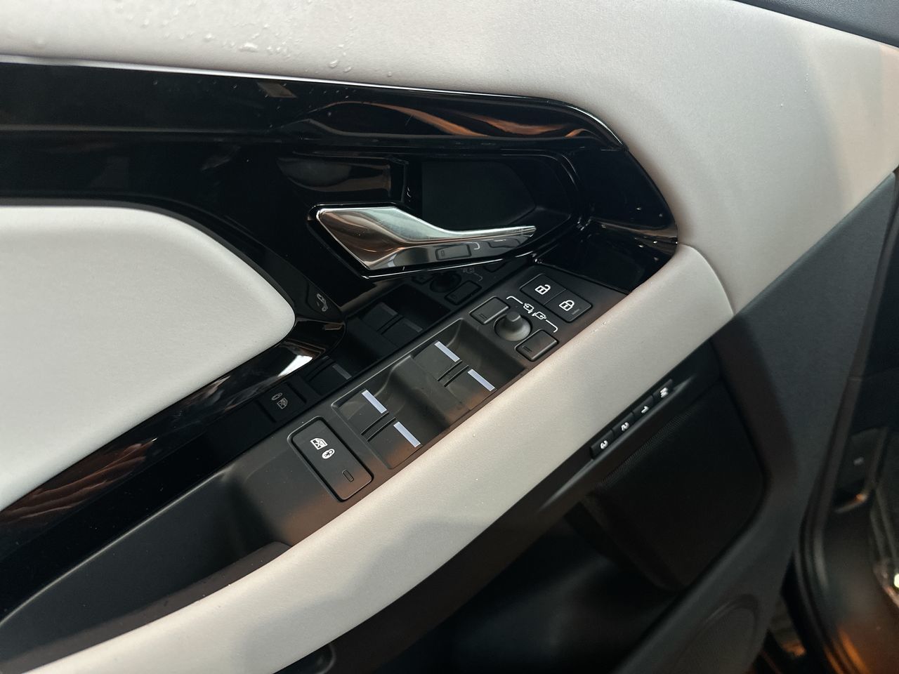 2025 Land Rover Range Rover Evoque in Vancouver, British Columbia