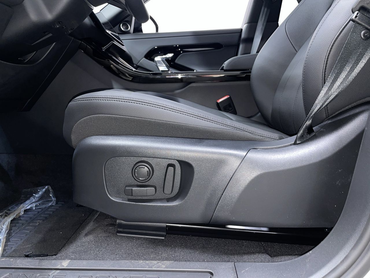 2026 Land Rover Range Rover Evoque