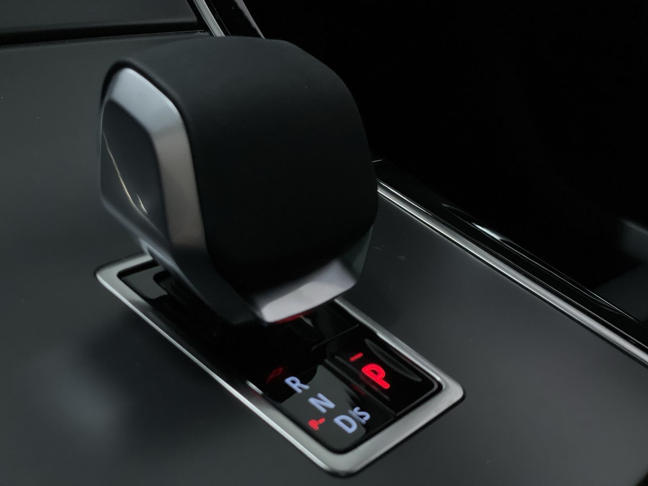 2025 Land Rover Range Rover Velar