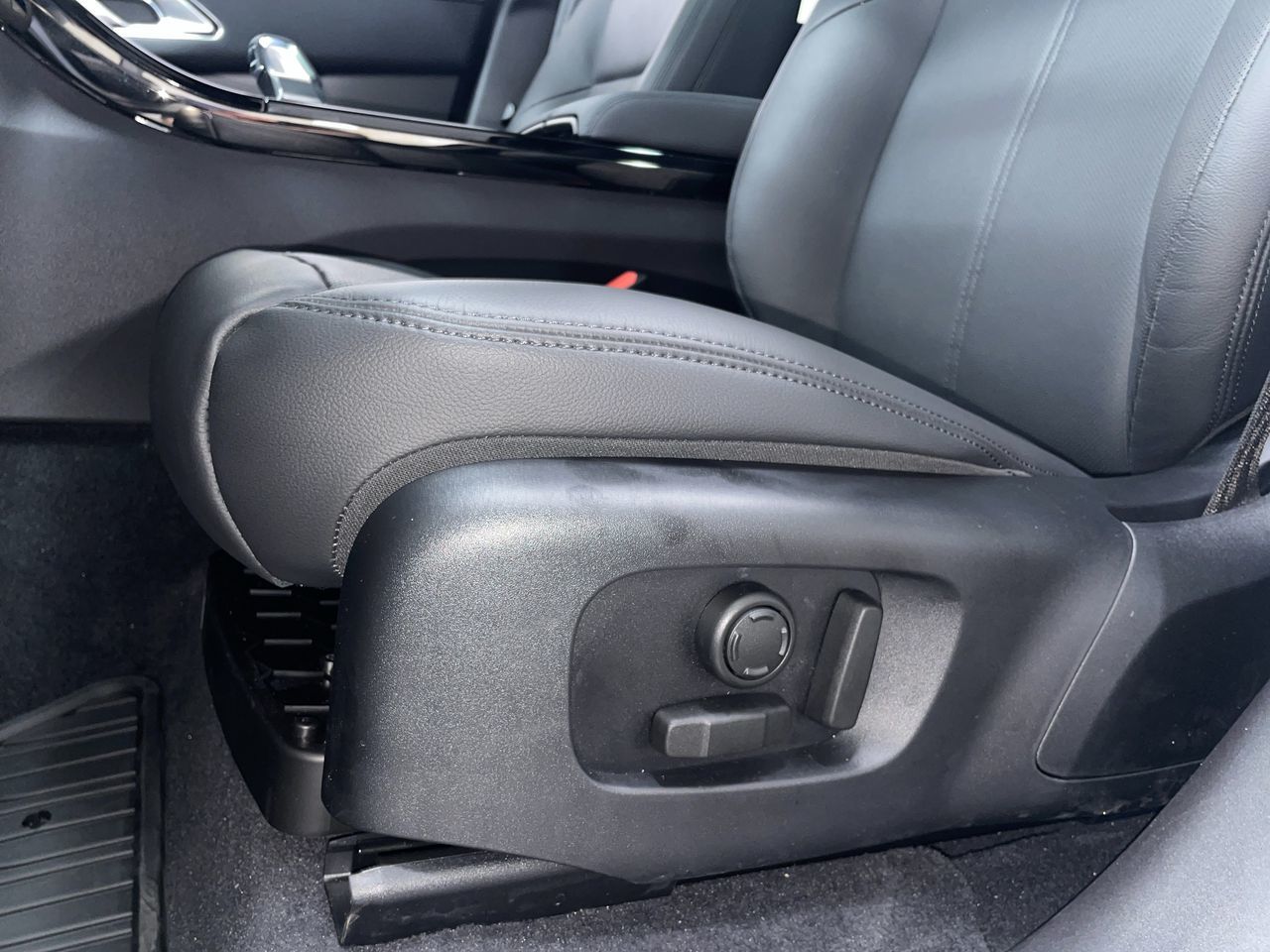 2025 Land Rover Range Rover Velar