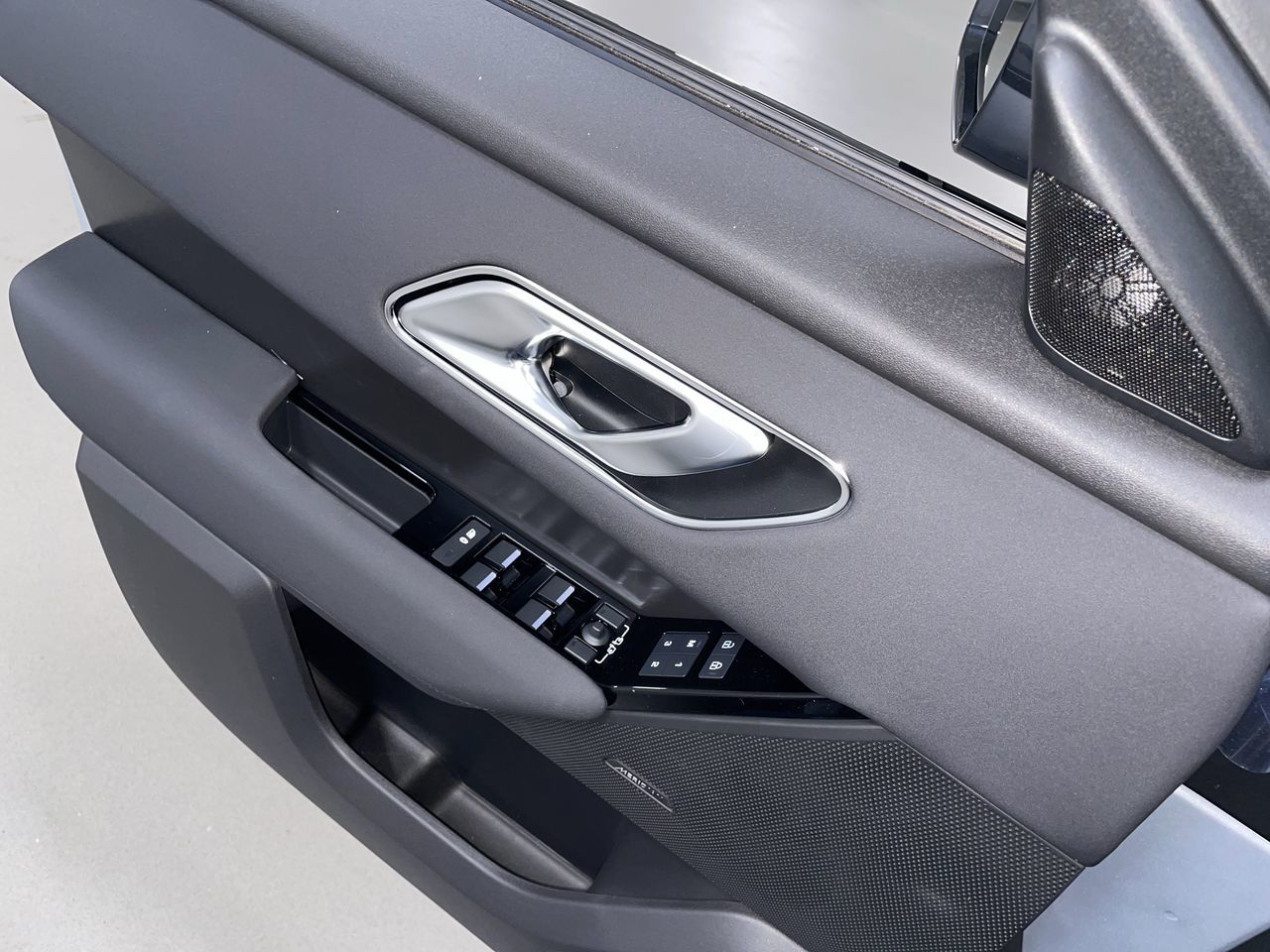 2025 Land Rover Range Rover Velar