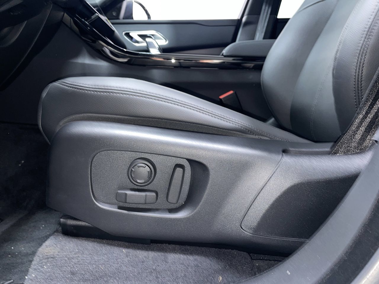 2025 Land Rover Range Rover Velar