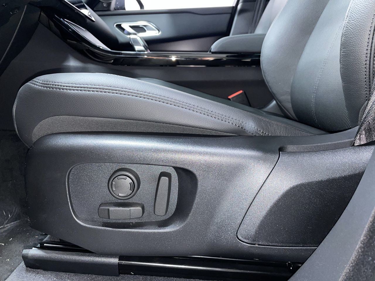 2026 Land Rover Range Rover Velar