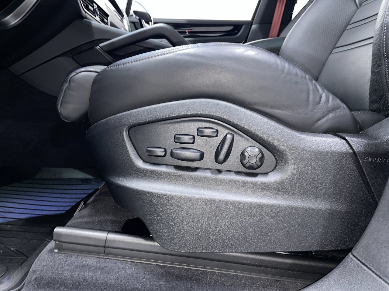 2023 Porsche Cayenne e-Hybrid
