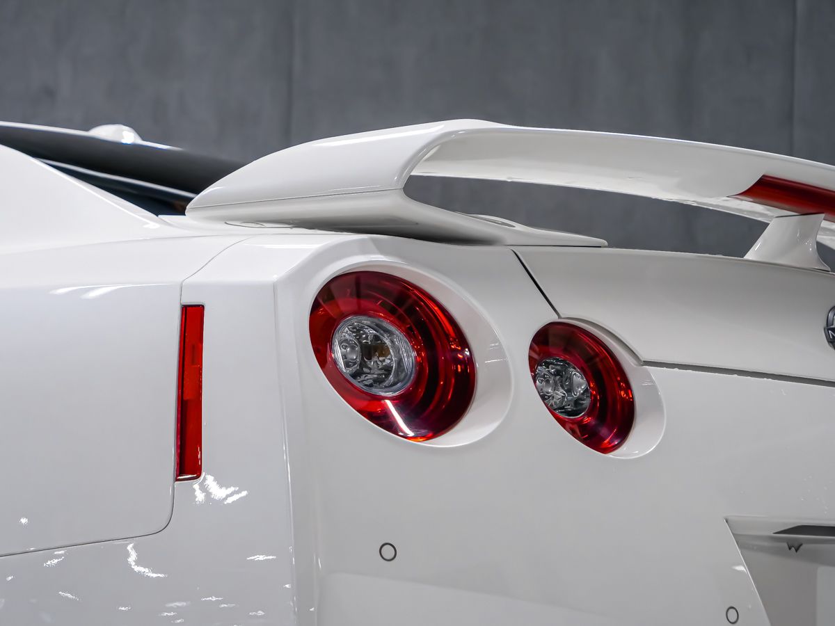 Nissan GT-R 2023 — photo 8