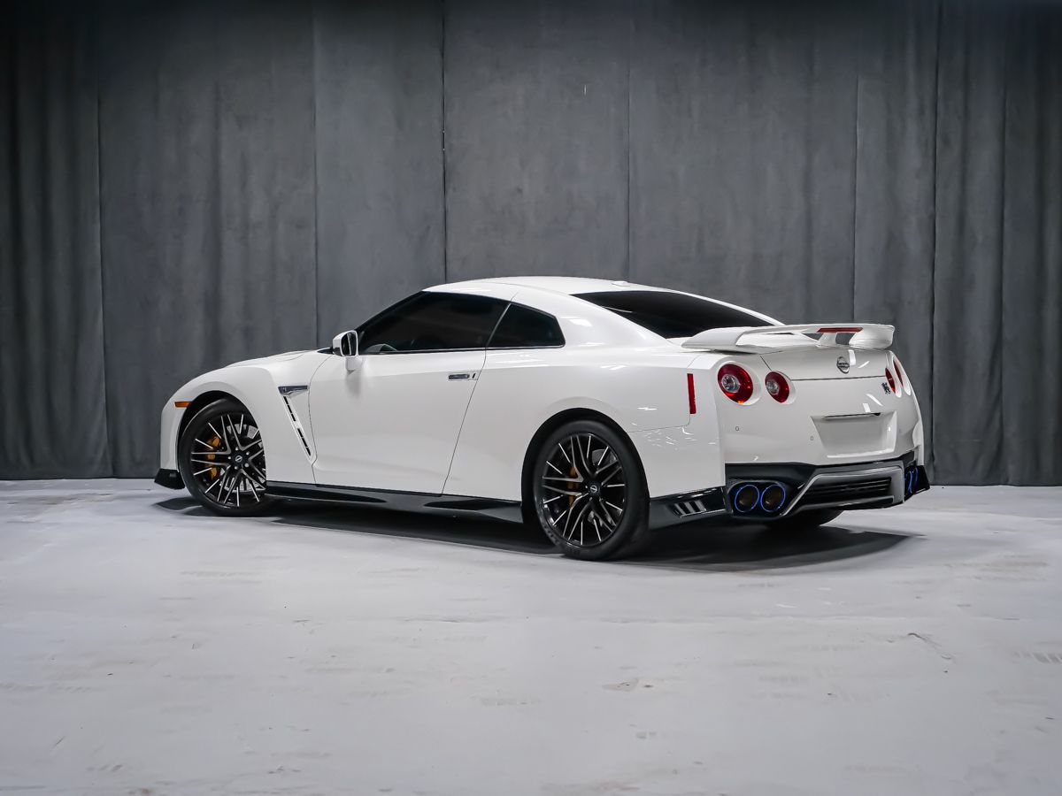 Nissan GT-R 2023 — photo 2