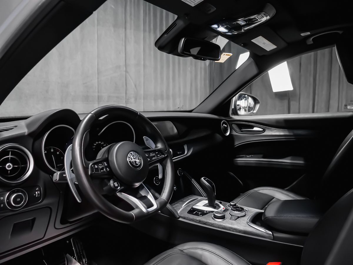 Alfa Romeo Stelvio 2023 — photo 4