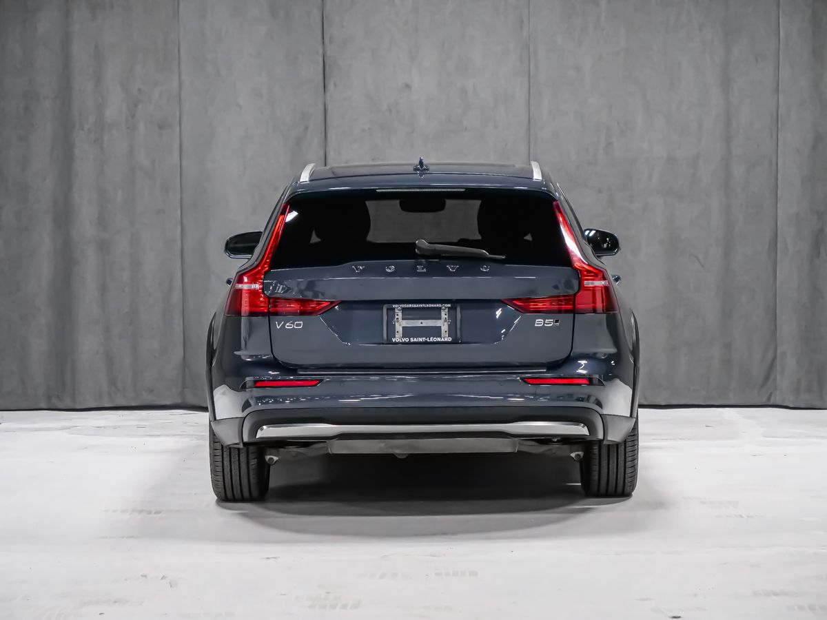 Volvo V60 Cross Country 2023 — photo 3