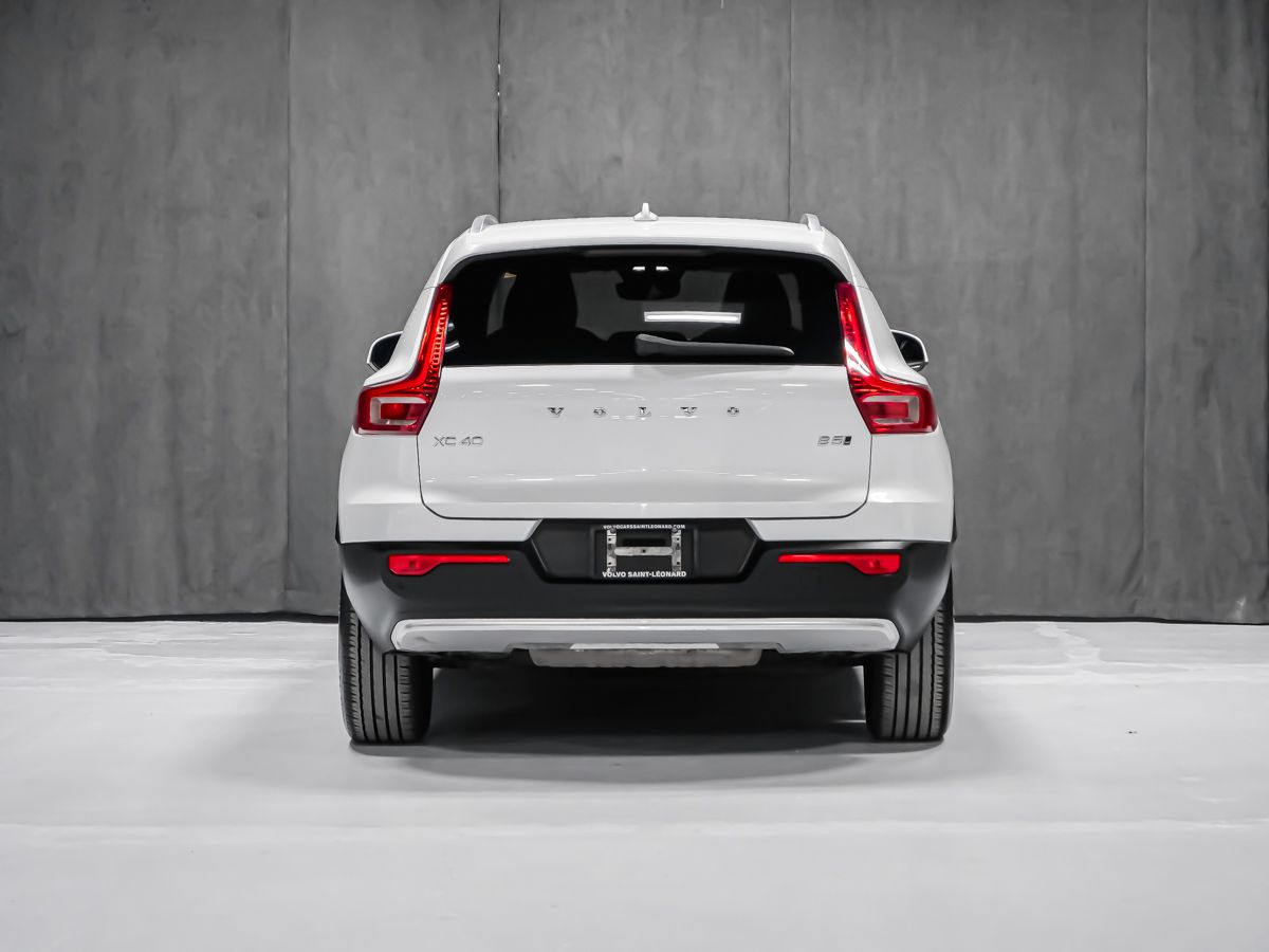 Volvo XC40 2023 — photo 3