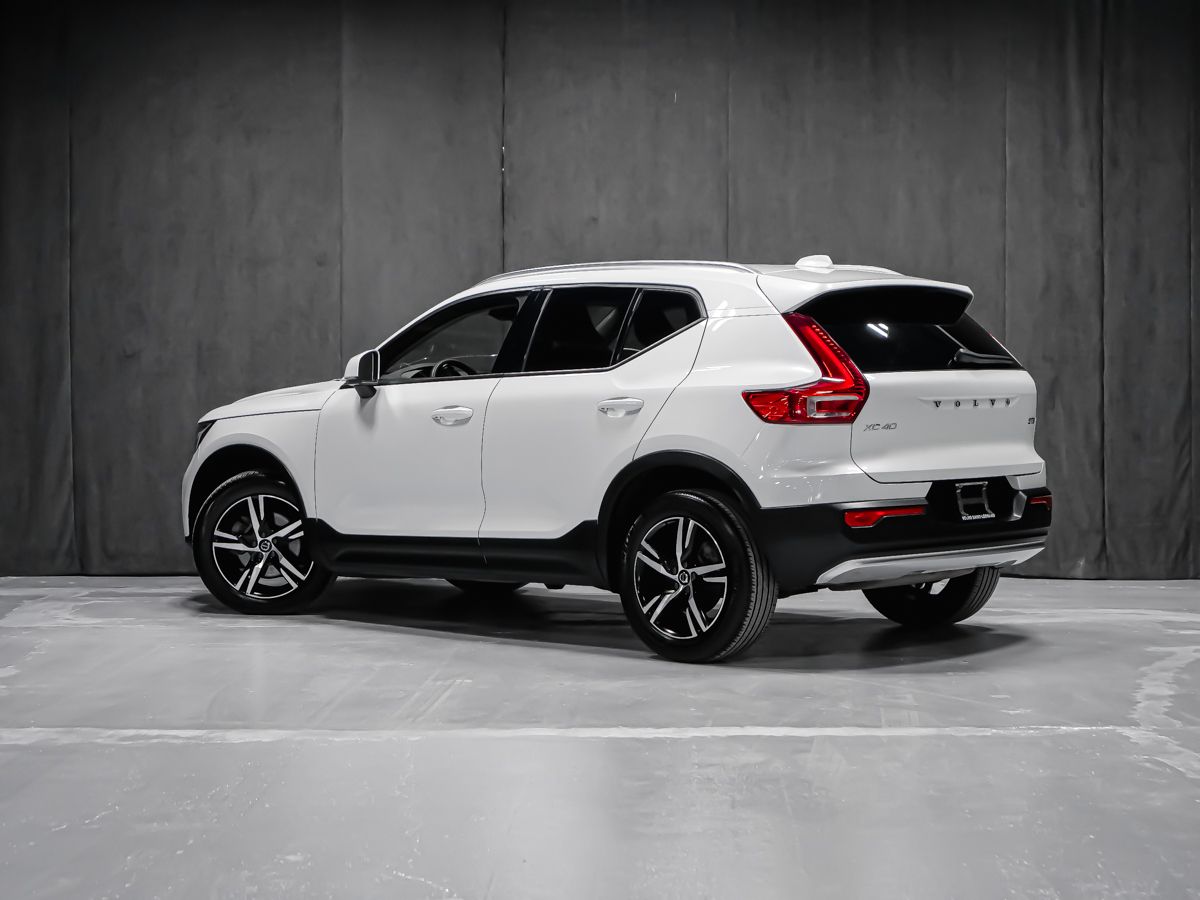 Volvo XC40 2023 — photo 2
