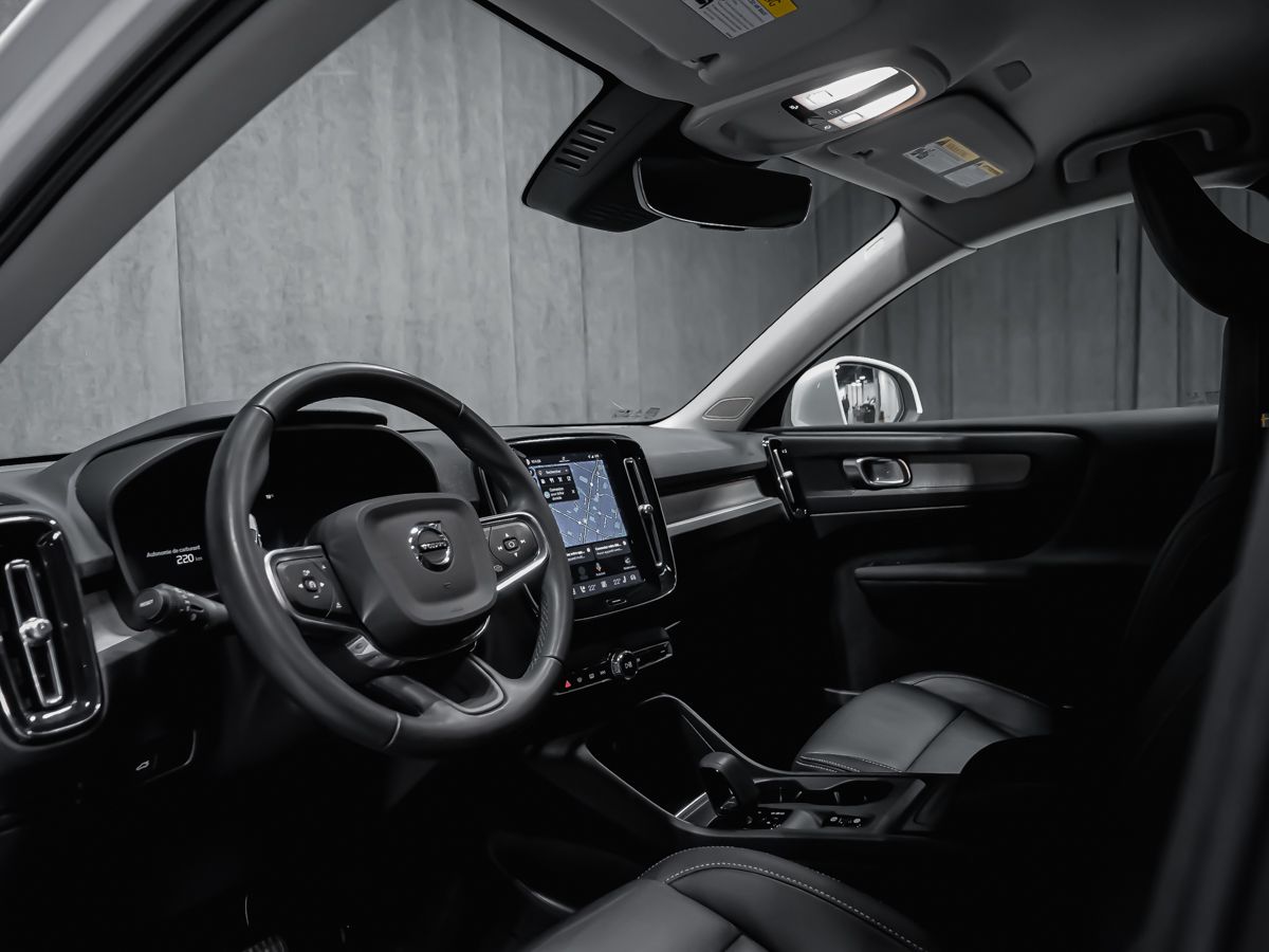 Volvo XC40 2023 — photo 4
