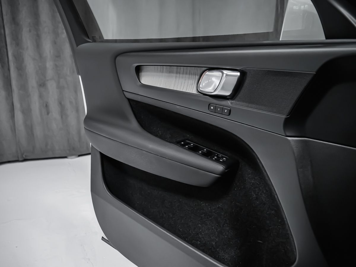 Volvo XC40 2023 — photo 7
