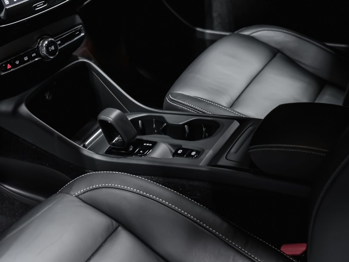 Volvo XC40 2023 — photo 5