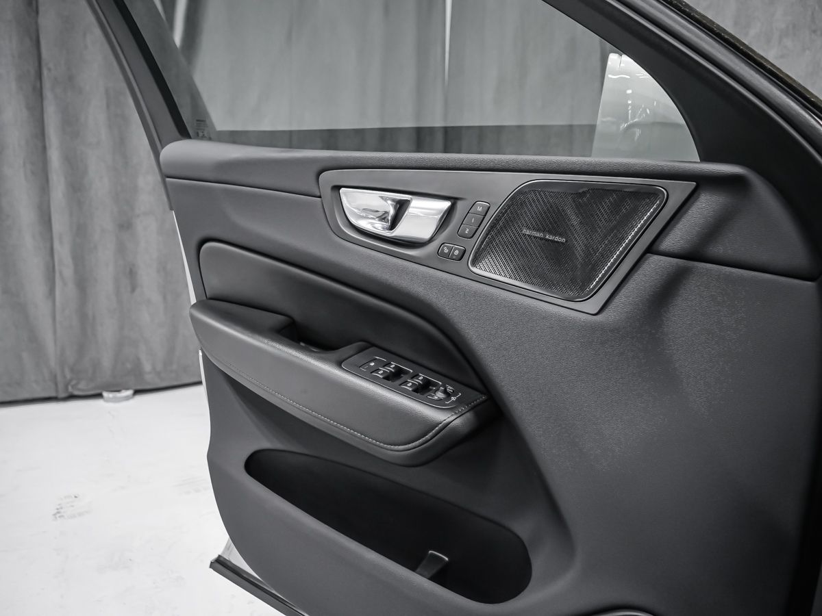 Volvo XC60 Recharge 2022 — photo 6