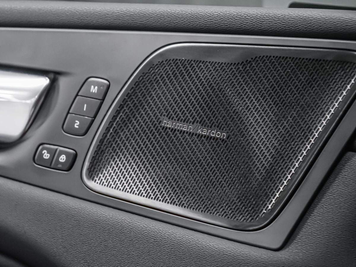 Volvo XC60 Recharge 2022 — photo 7