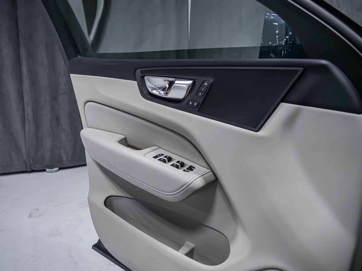 Volvo XC60 Recharge 2023 — photo 7