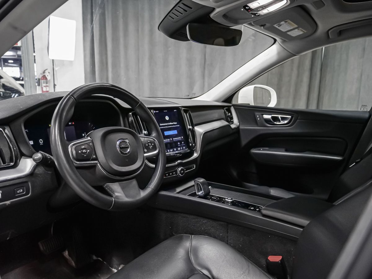Volvo XC60 2022 — photo 2