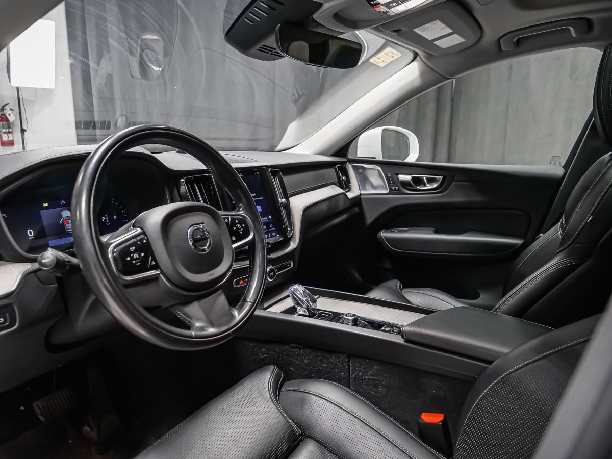 Volvo XC60 2022 — photo 2