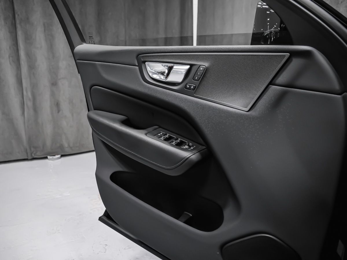 Volvo XC60 2023 — photo 7