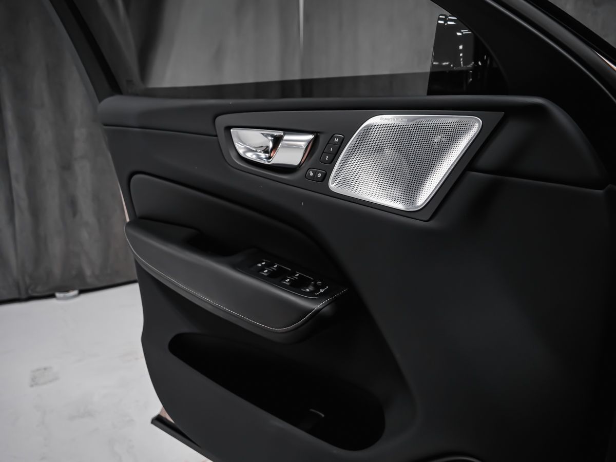 Volvo XC60 2023 — photo 7