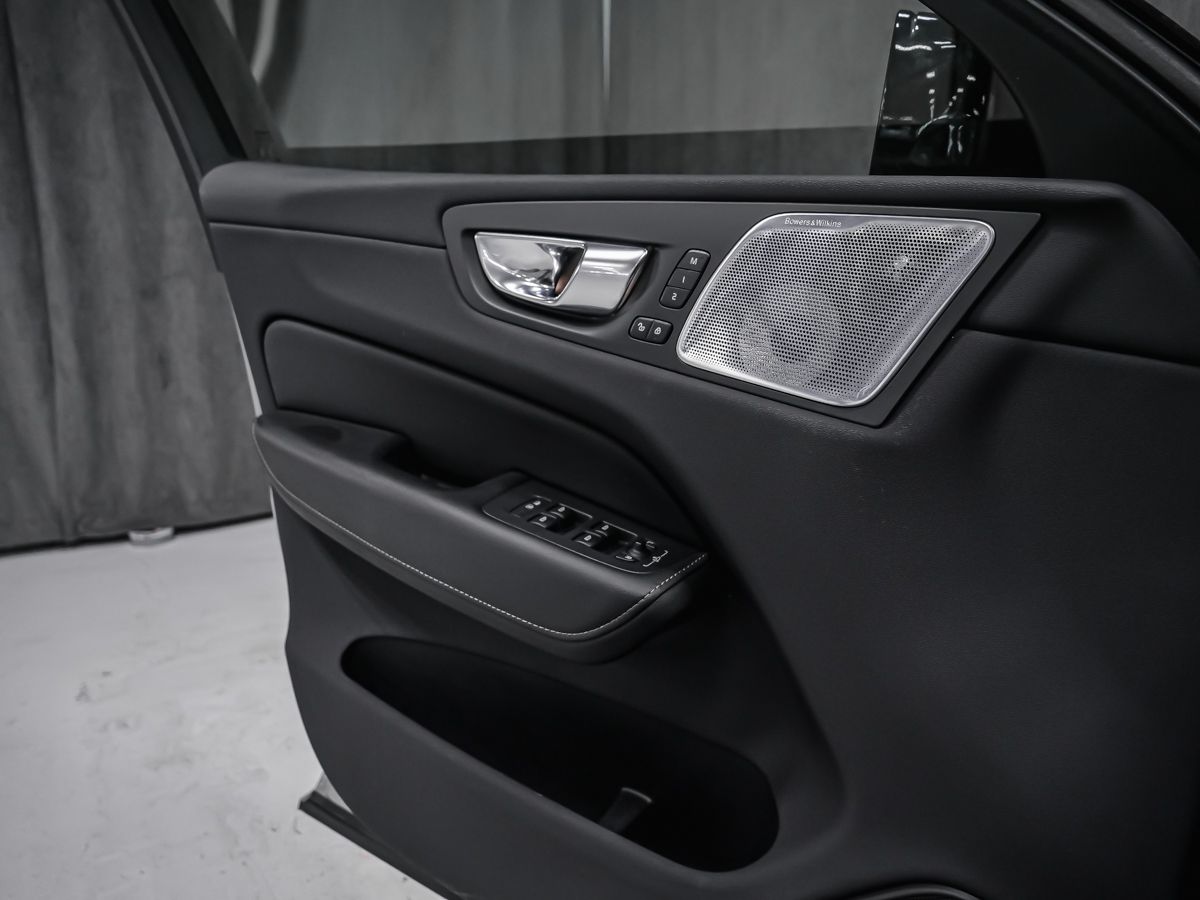 Volvo XC60 2023 — photo 7