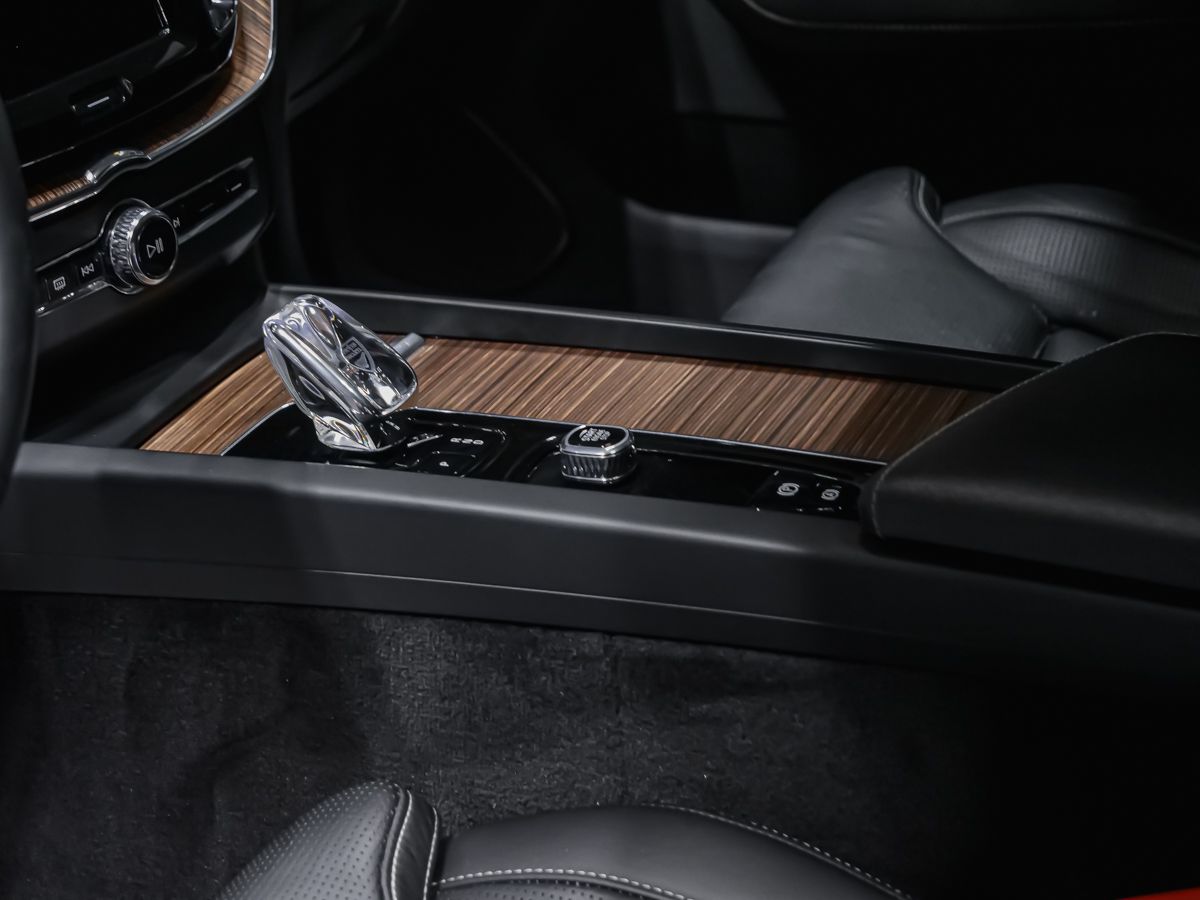 Volvo XC60 2023 — photo 5