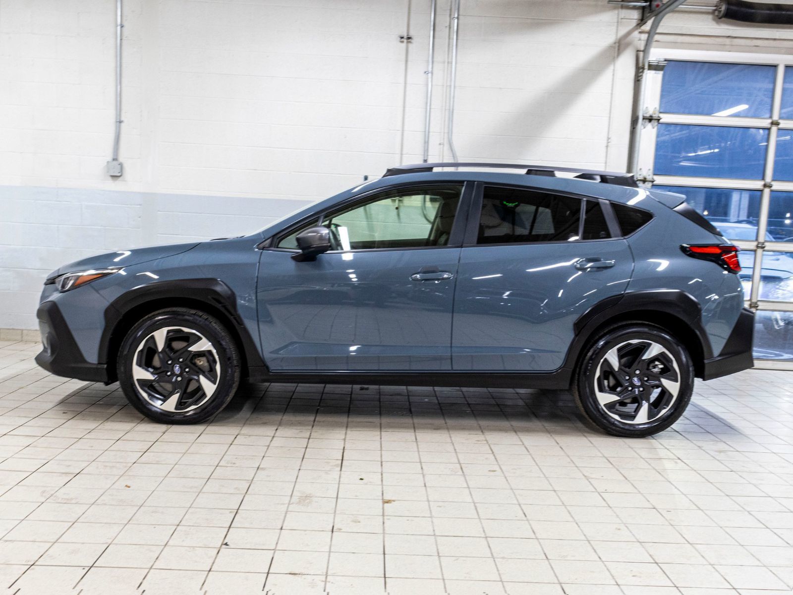 Photo Subaru CROSSTREK LIMITED LIMITED, 2.5L, CUIR, TOIT, CARPLAY, HARMAN KARDON 2024 #3