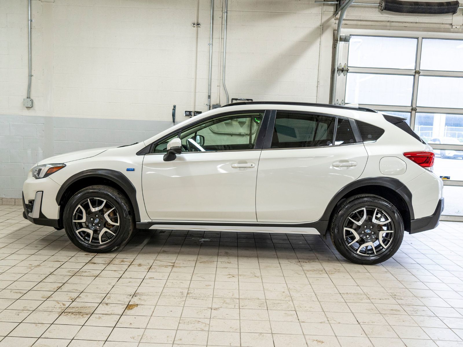 Photo Subaru Crosstrek Plug-in Hybrid LIMITED PHEV, CUIR, TOIT, CARPLAY, HARMAN KARDON 2023 #3