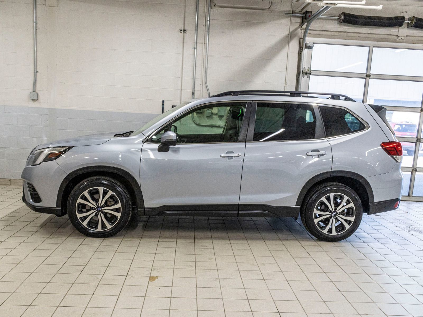 Photo 2024 Subaru FORESTER LIMITED LIMITED, CUIR, TOIT, CARPLAY, HARMAN KARDON, CAM #3