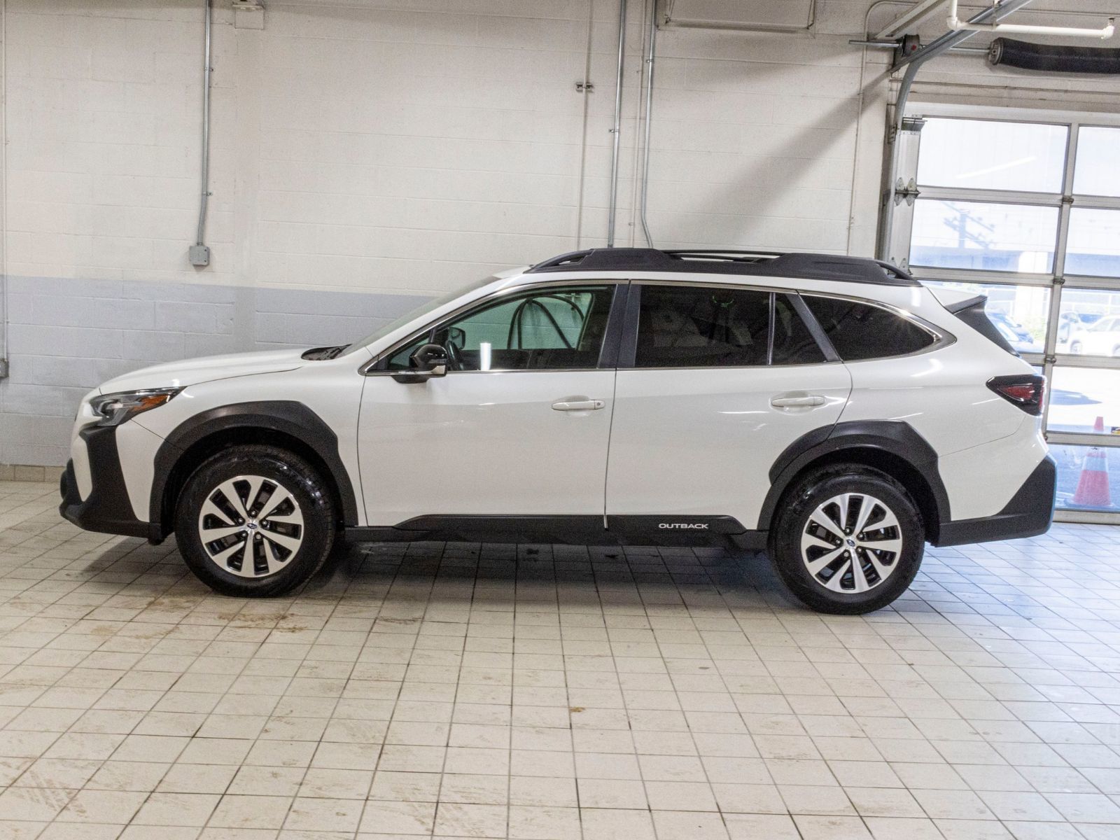 Photo Subaru OUTBACK TOURING TOURING, TOIT, CARPLAY, BANCS CHAUFF, ECRAN 11.6 2024 #3