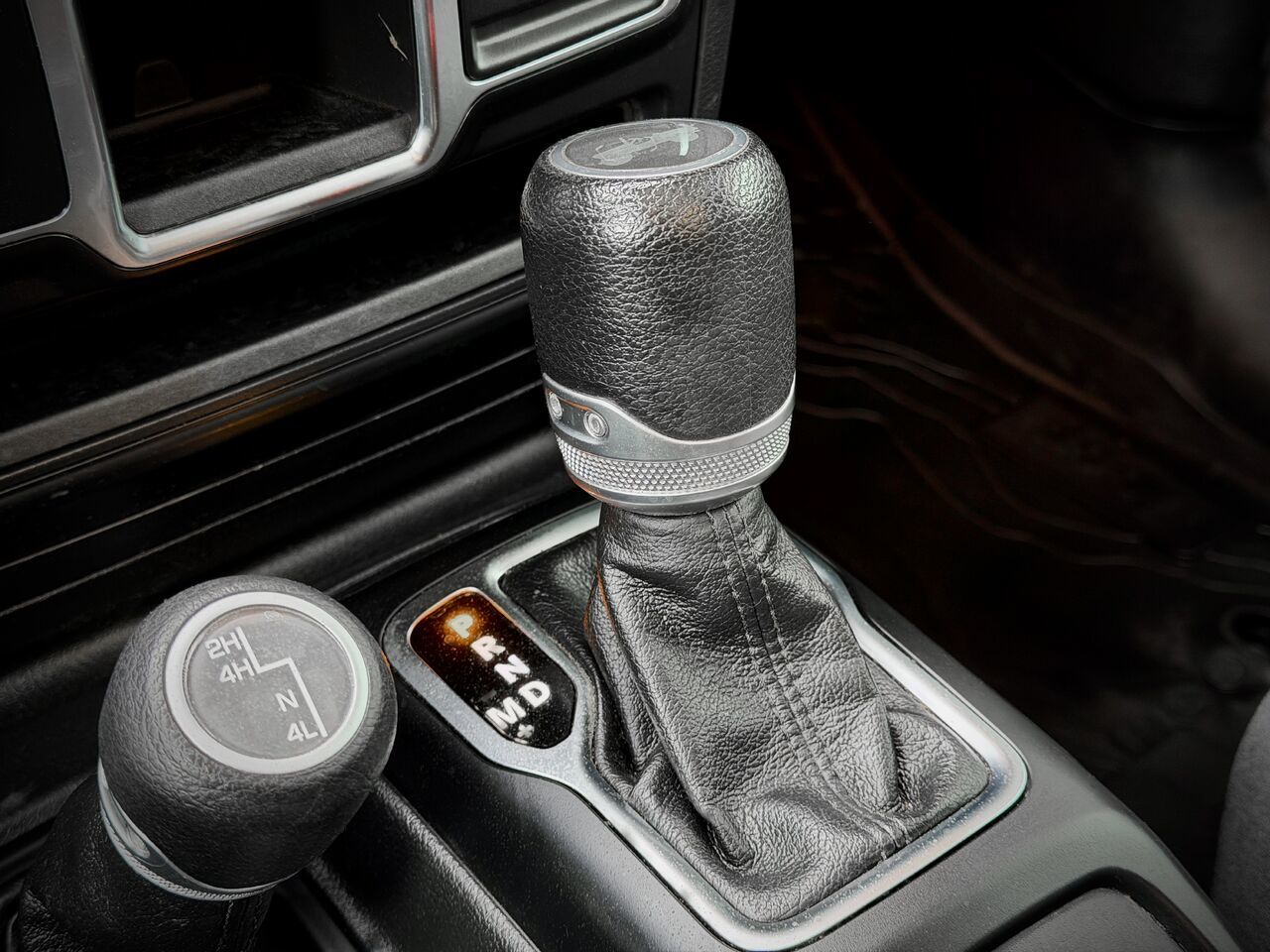 Jeep Wrangler Willys Sport 4x4 2022-28